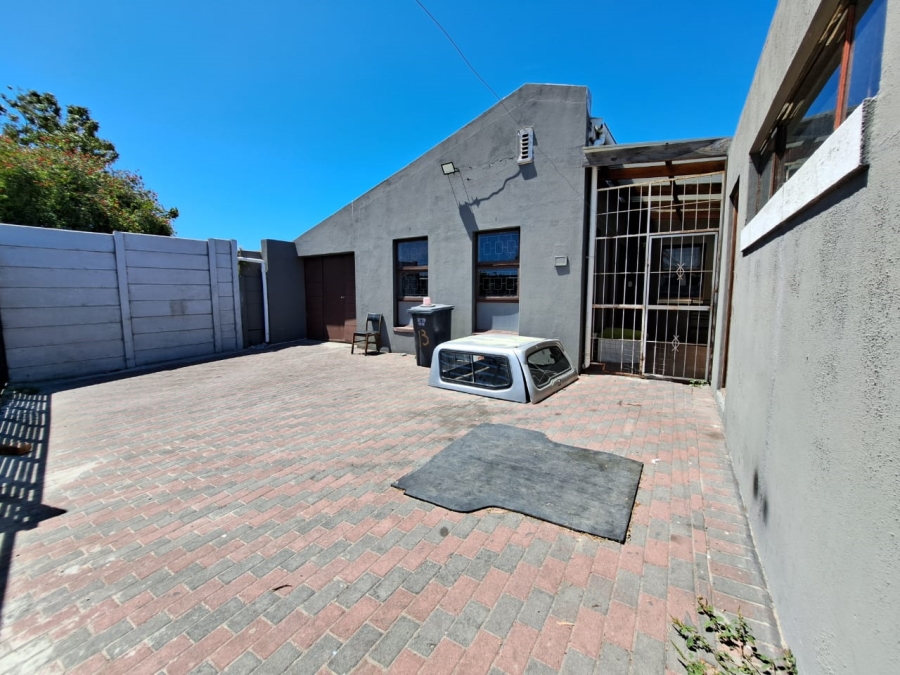 5 Bedroom Property for Sale in Park Village Western Cape